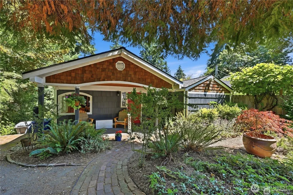 18002 25th Avenue NE Lake Forest Park, WA 98155