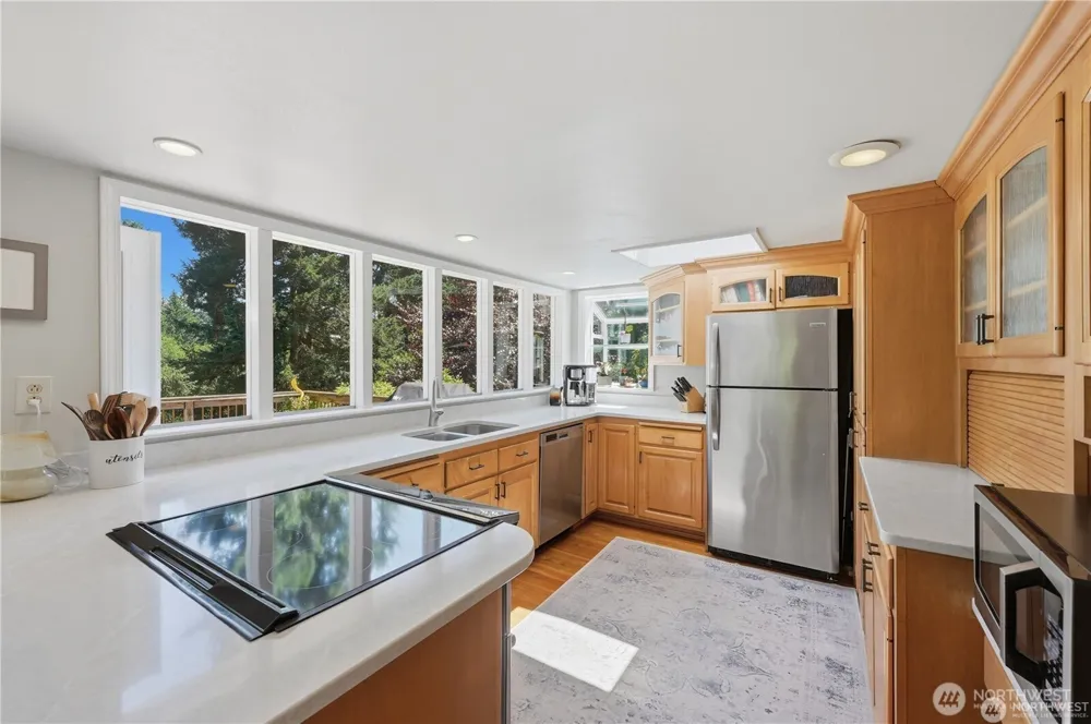 18002 25th Avenue NE Lake Forest Park, WA 98155