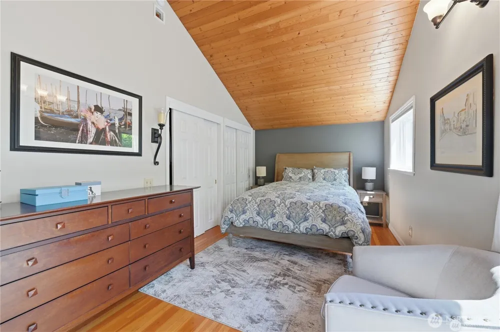 18002 25th Avenue NE Lake Forest Park, WA 98155