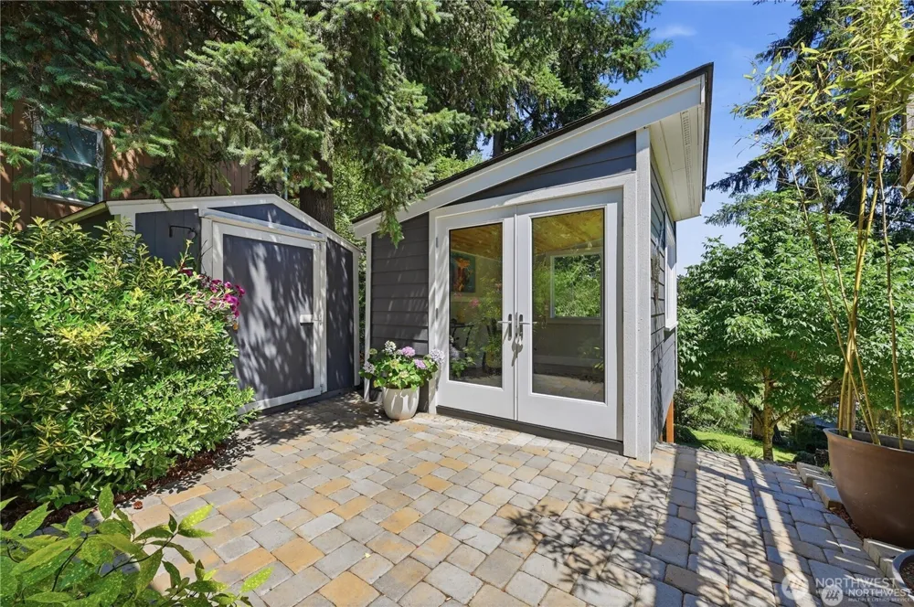 18002 25th Avenue NE Lake Forest Park, WA 98155