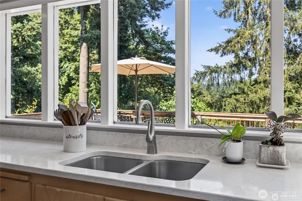 18002 25th Avenue NE Lake Forest Park, WA 98155