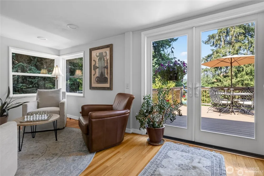18002 25th Avenue NE Lake Forest Park, WA 98155