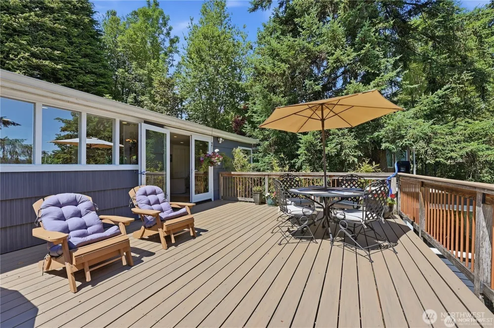 18002 25th Avenue NE Lake Forest Park, WA 98155