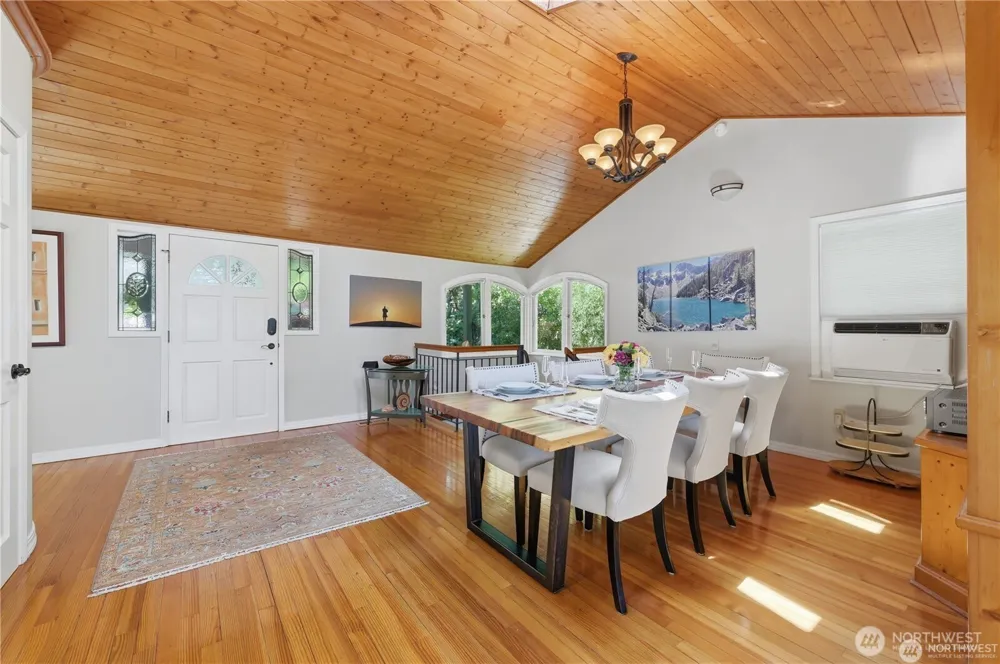 18002 25th Avenue NE Lake Forest Park, WA 98155