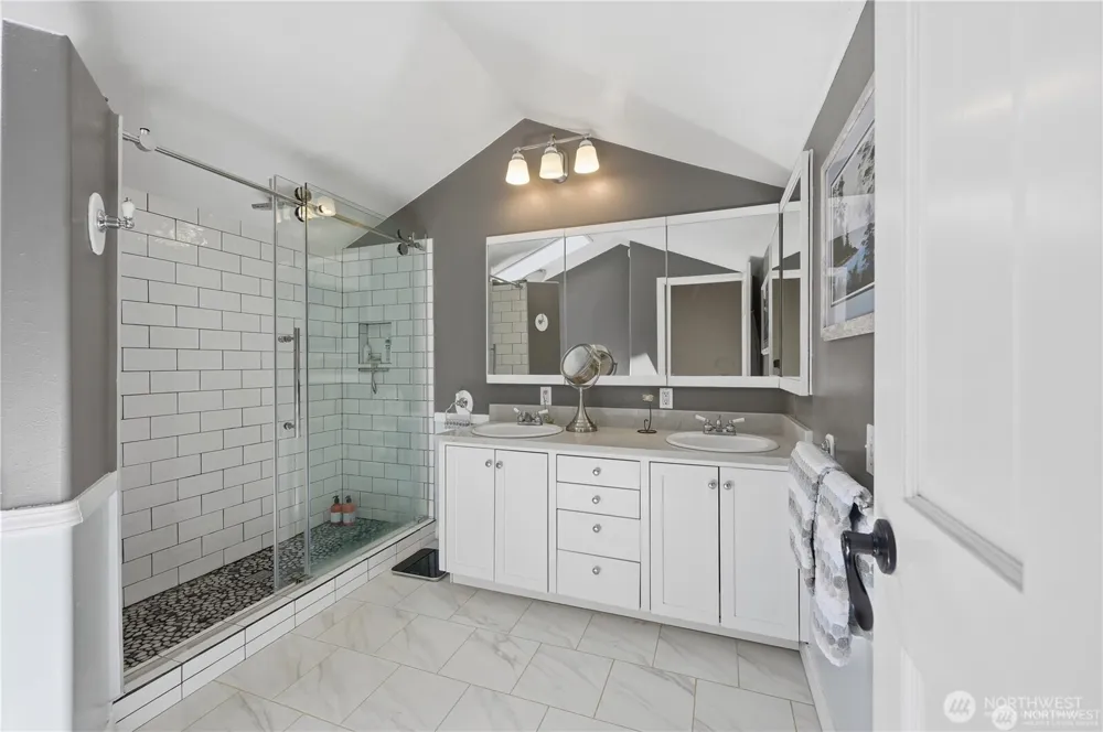 18002 25th Avenue NE Lake Forest Park, WA 98155