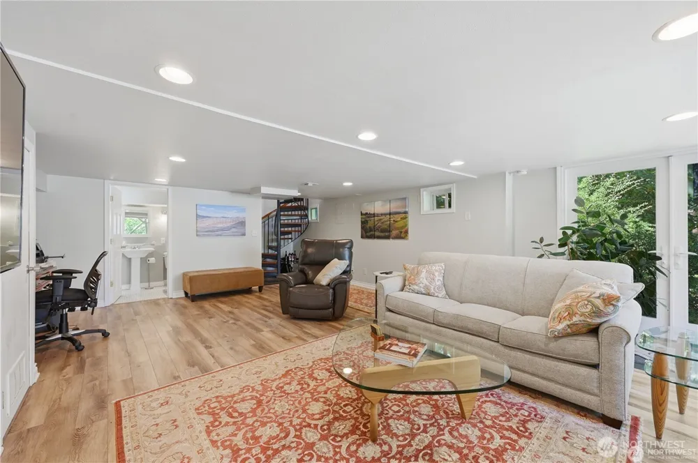18002 25th Avenue NE Lake Forest Park, WA 98155