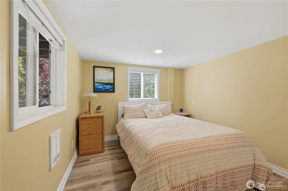 18002 25th Avenue NE Lake Forest Park, WA 98155