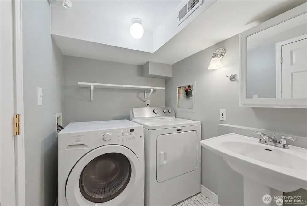 18002 25th Avenue NE Lake Forest Park, WA 98155