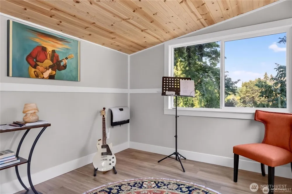 18002 25th Avenue NE Lake Forest Park, WA 98155