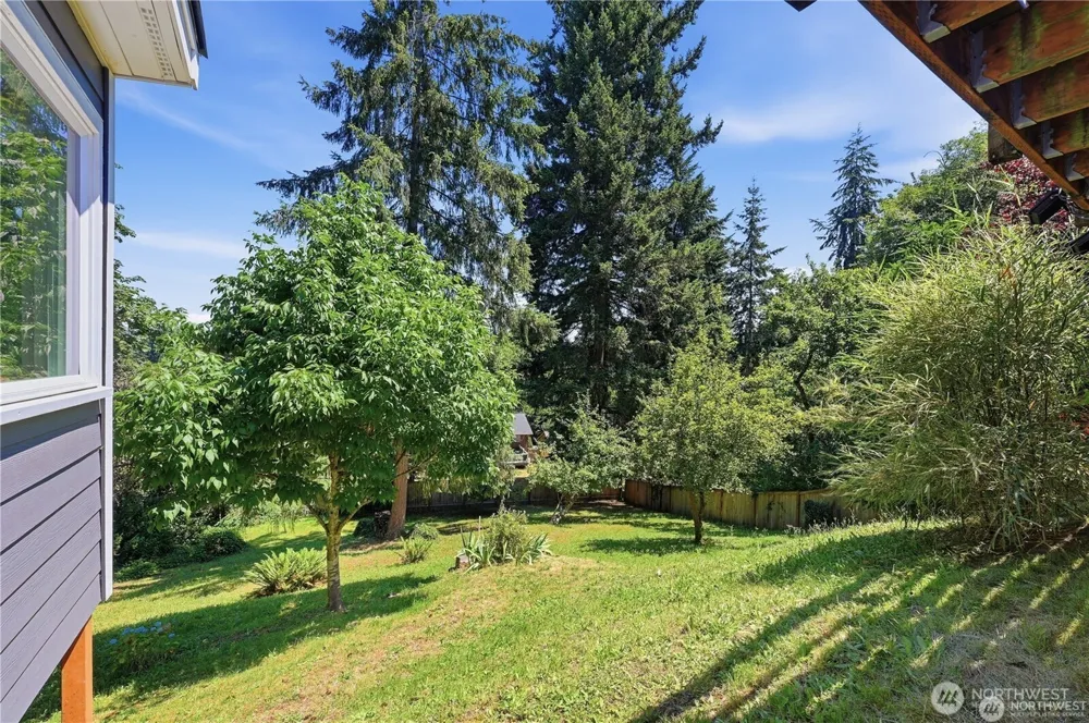 18002 25th Avenue NE Lake Forest Park, WA 98155