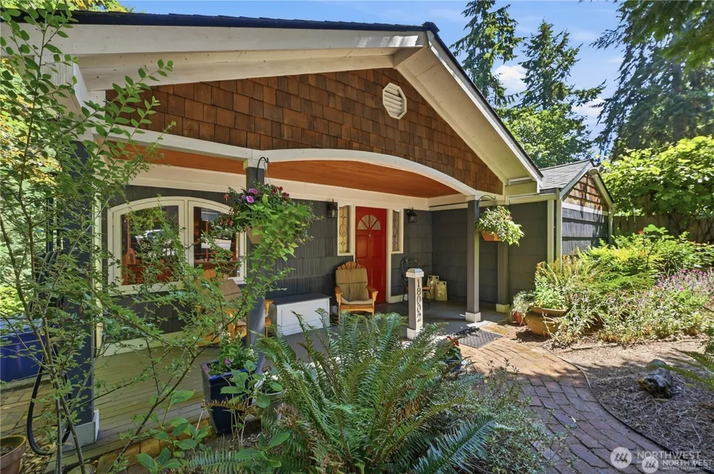 18002 25th Avenue NE Lake Forest Park, WA 98155