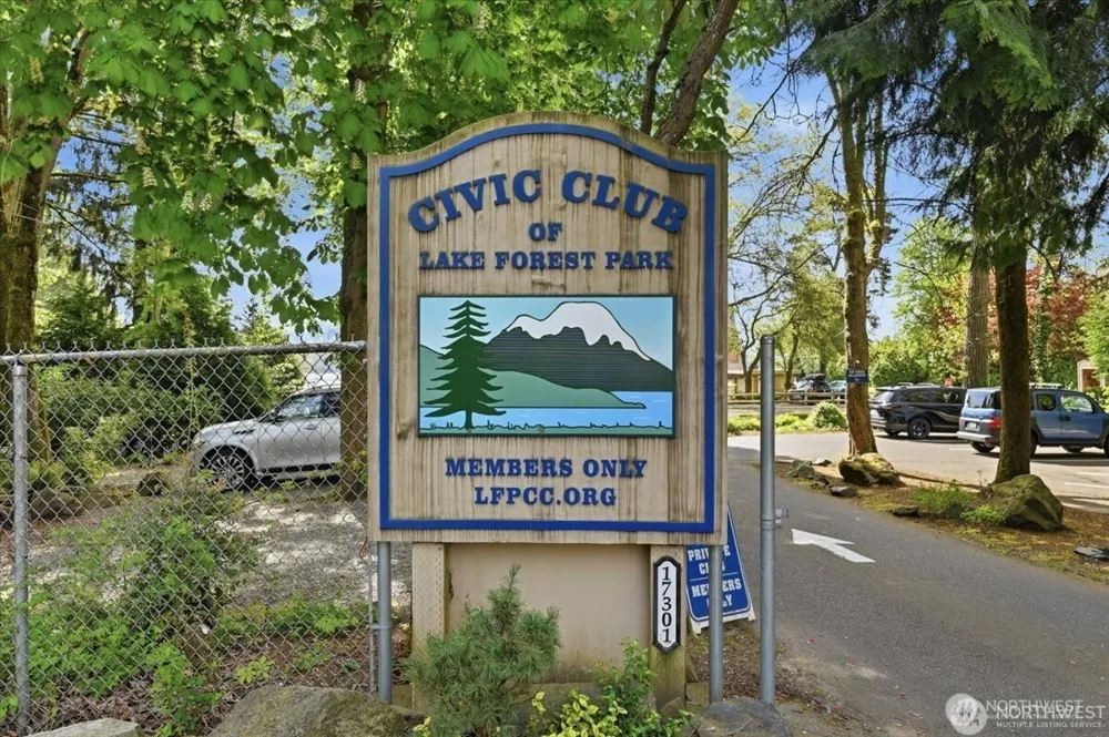 18002 25th Avenue NE Lake Forest Park, WA 98155