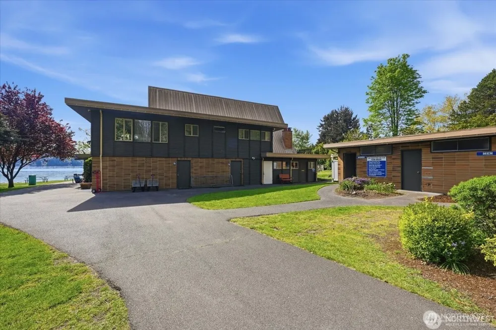 18002 25th Avenue NE Lake Forest Park, WA 98155
