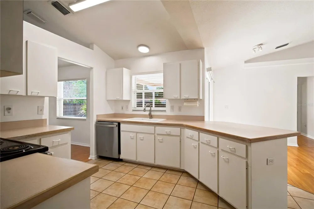 732 PLUM TREE LANE Sarasota, FL 34243