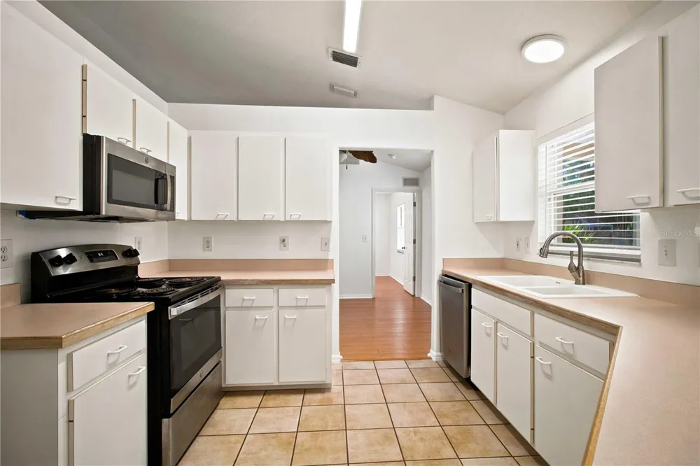732 PLUM TREE LANE Sarasota, FL 34243