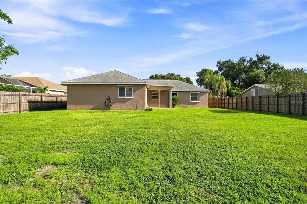732 PLUM TREE LANE Sarasota, FL 34243