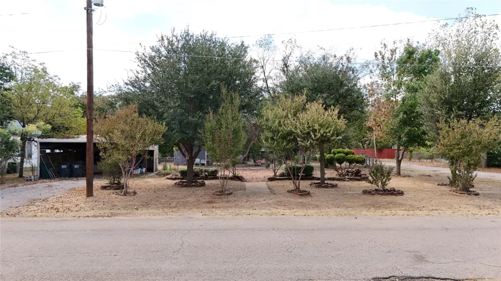 421 Houston Avenue Strawn, TX 76475