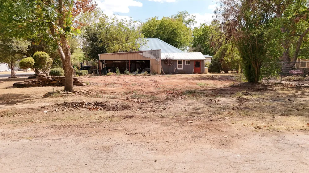 421 Houston Avenue Strawn, TX 76475