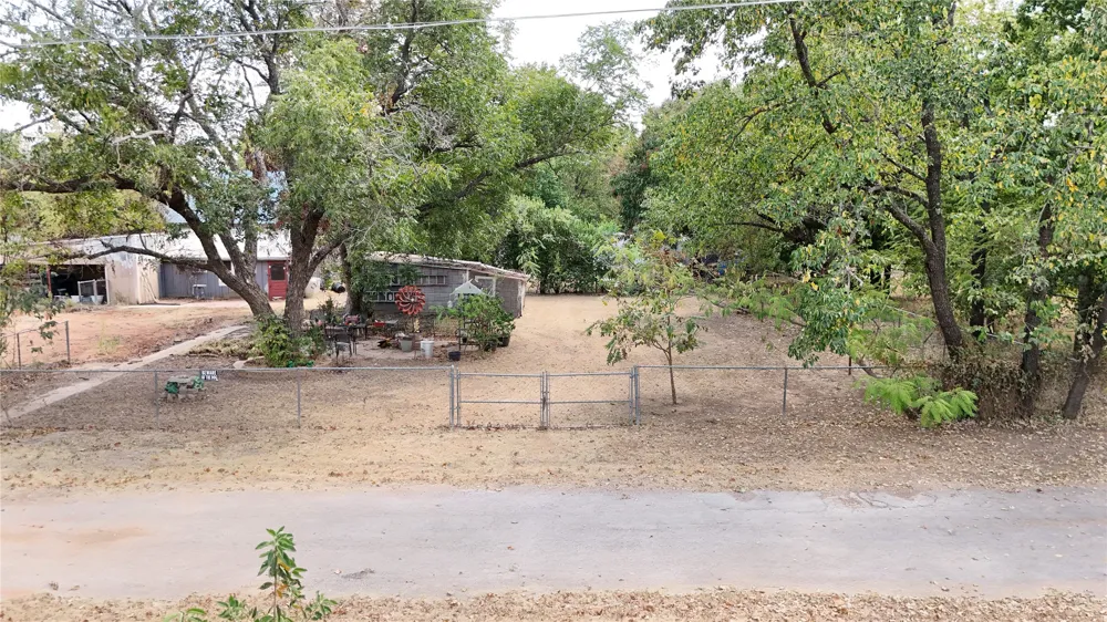 421 Houston Avenue Strawn, TX 76475