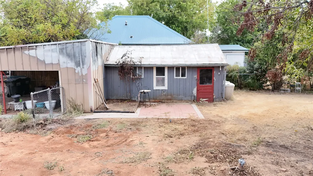 421 Houston Avenue Strawn, TX 76475