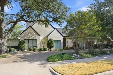 4609 Saxon Drive