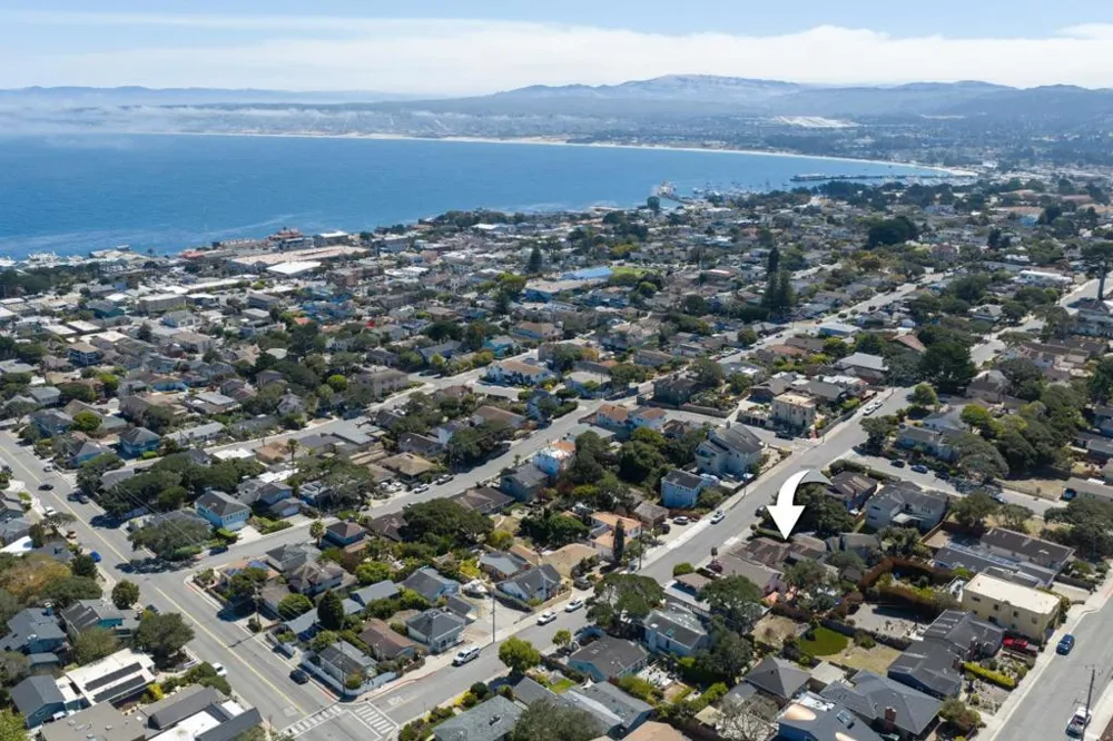 835 Pine Street Monterey, CA 93940