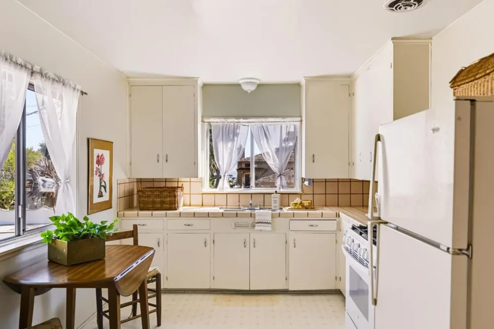 835 Pine Street Monterey, CA 93940
