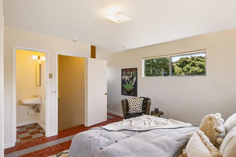 835 Pine Street Monterey, CA 93940