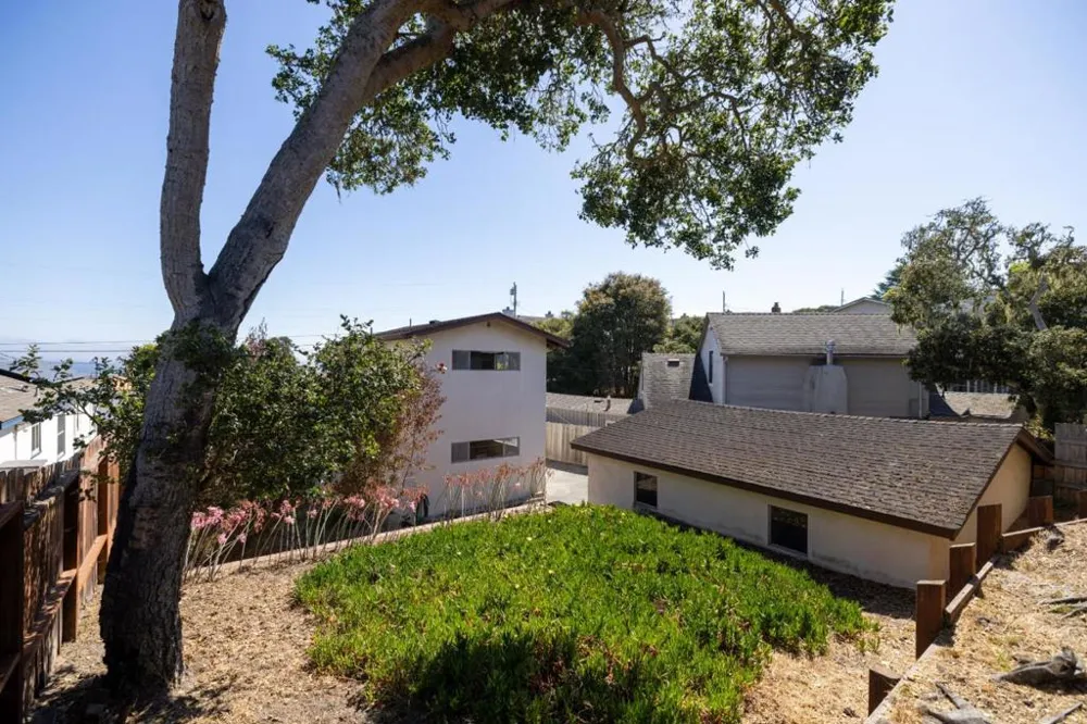 835 Pine Street Monterey, CA 93940