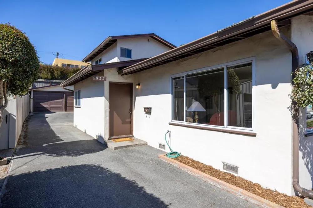 835 Pine Street Monterey, CA 93940