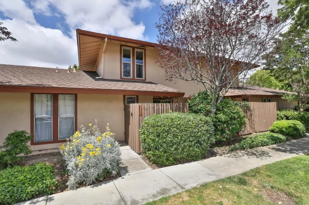 248 E Red Oak Drive #E Sunnyvale, CA 94086