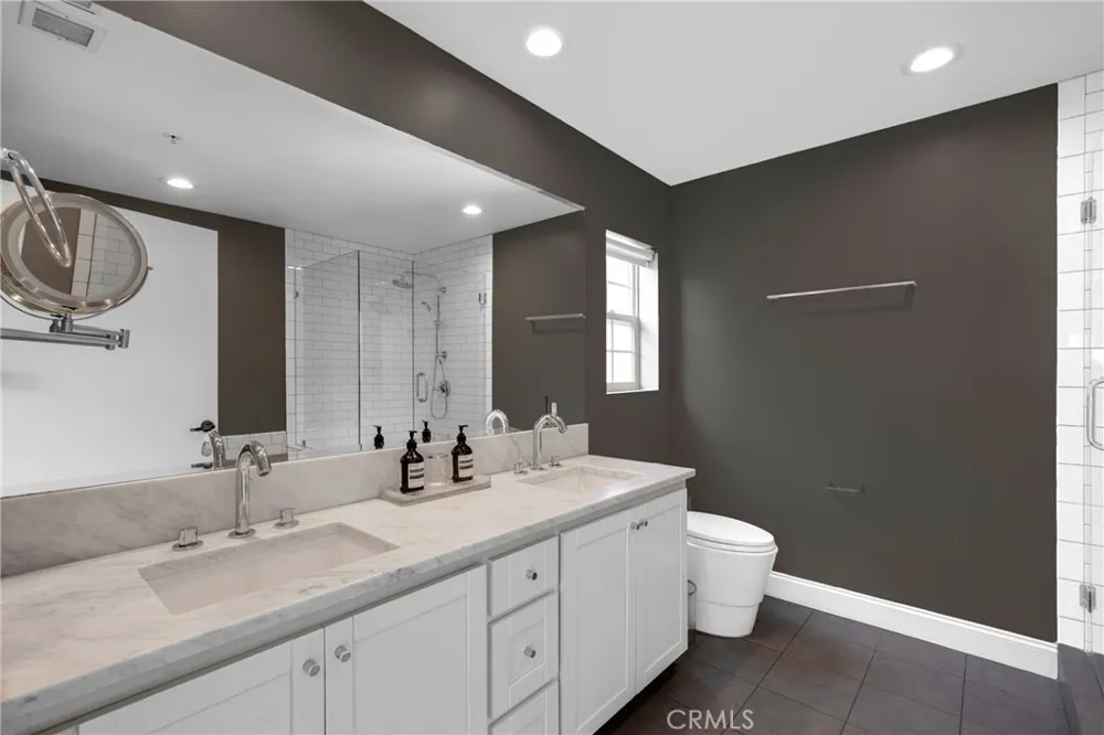 10639 Woodbridge Street #206 Toluca Lake, CA 91602