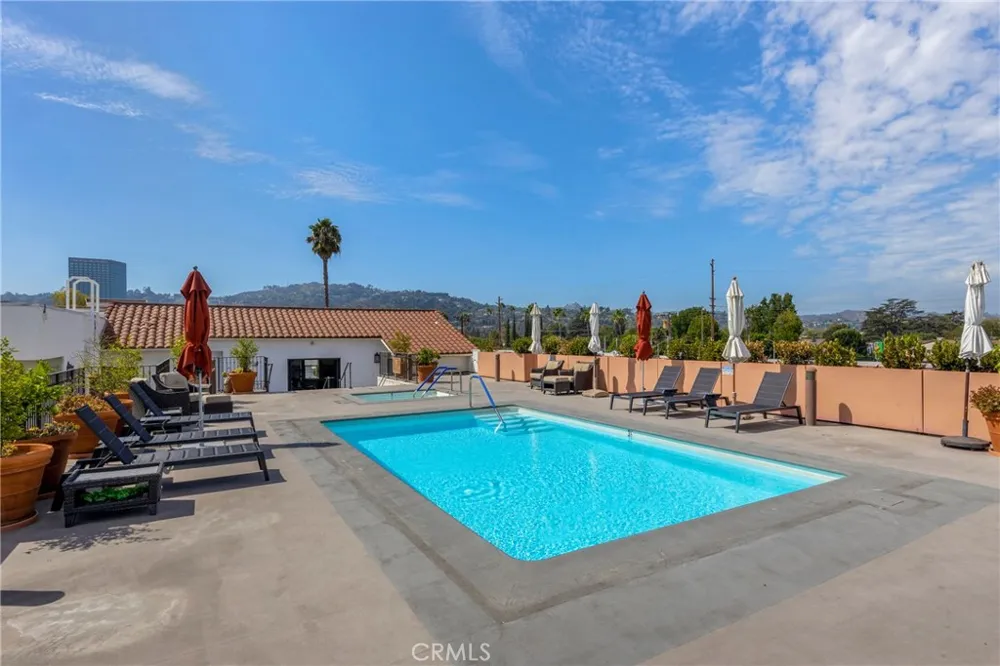 10639 Woodbridge Street #206 Toluca Lake, CA 91602