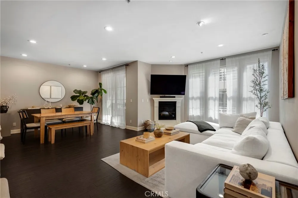 10639 Woodbridge Street #206 Toluca Lake, CA 91602