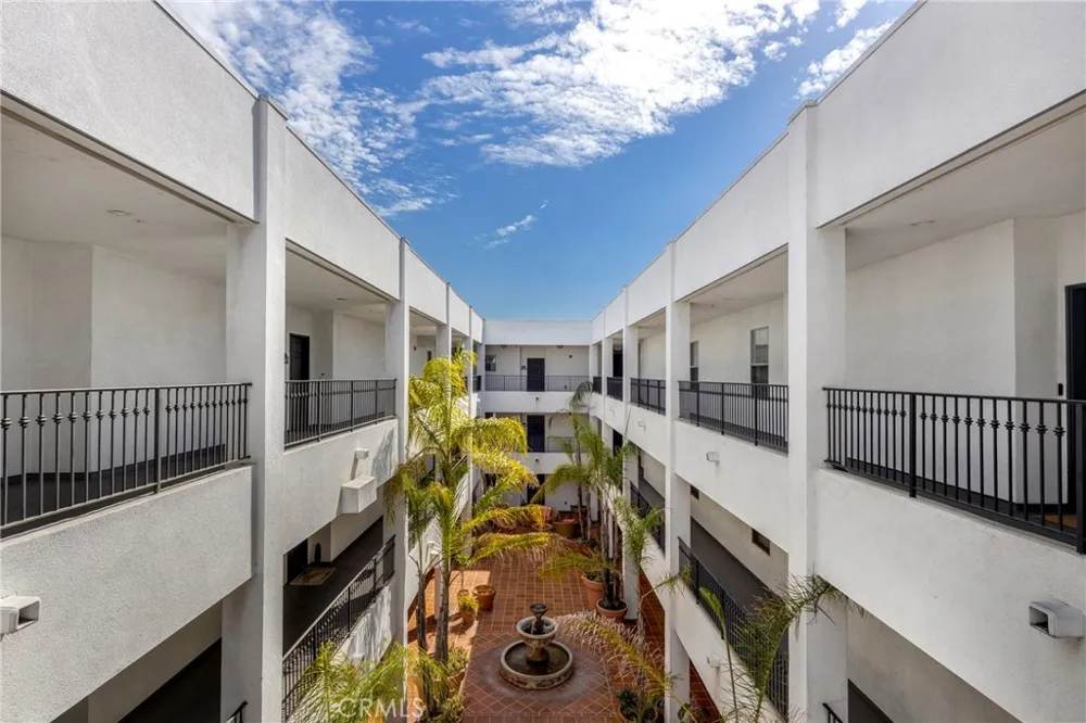 10639 Woodbridge Street #206 Toluca Lake, CA 91602