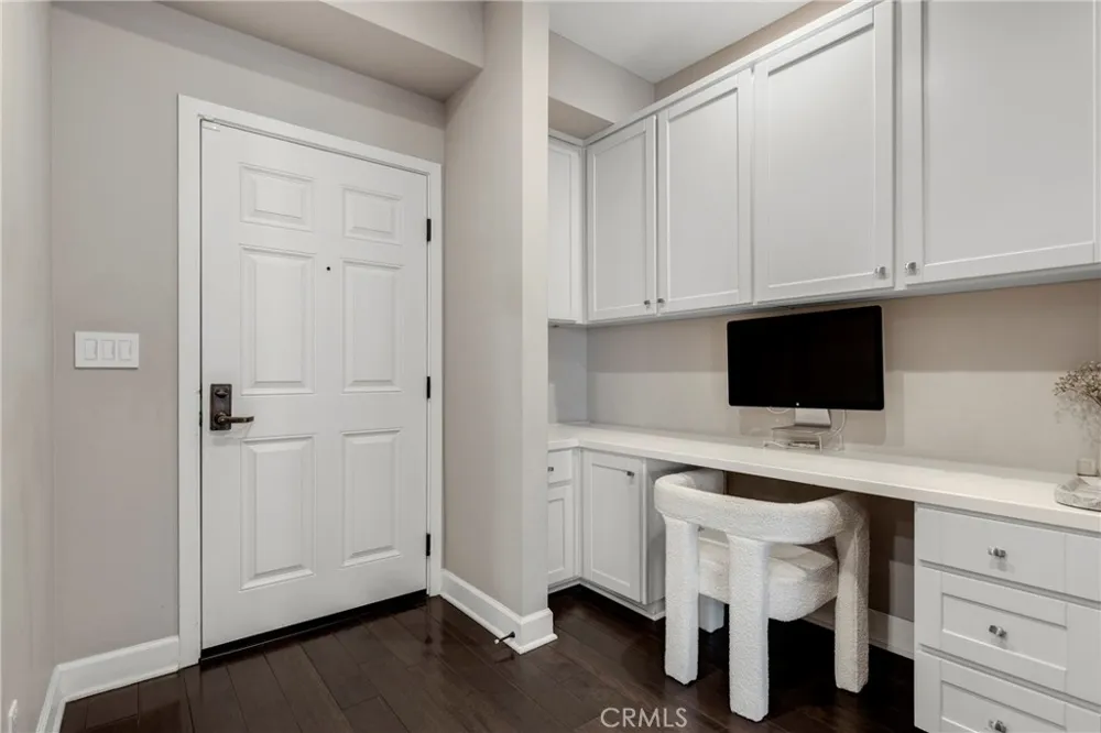 10639 Woodbridge Street #206 Toluca Lake, CA 91602
