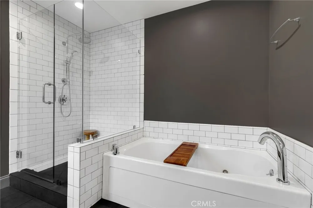 10639 Woodbridge Street #206 Toluca Lake, CA 91602