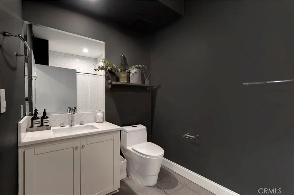 10639 Woodbridge Street #206 Toluca Lake, CA 91602