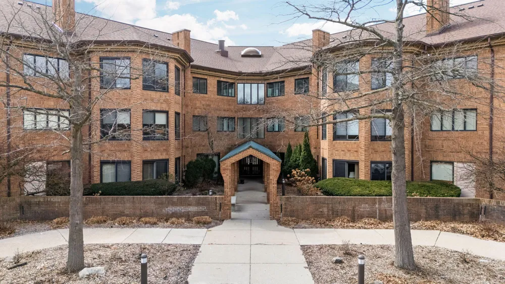 2115 Nature Cove Court #210 Ann Arbor, MI 48104