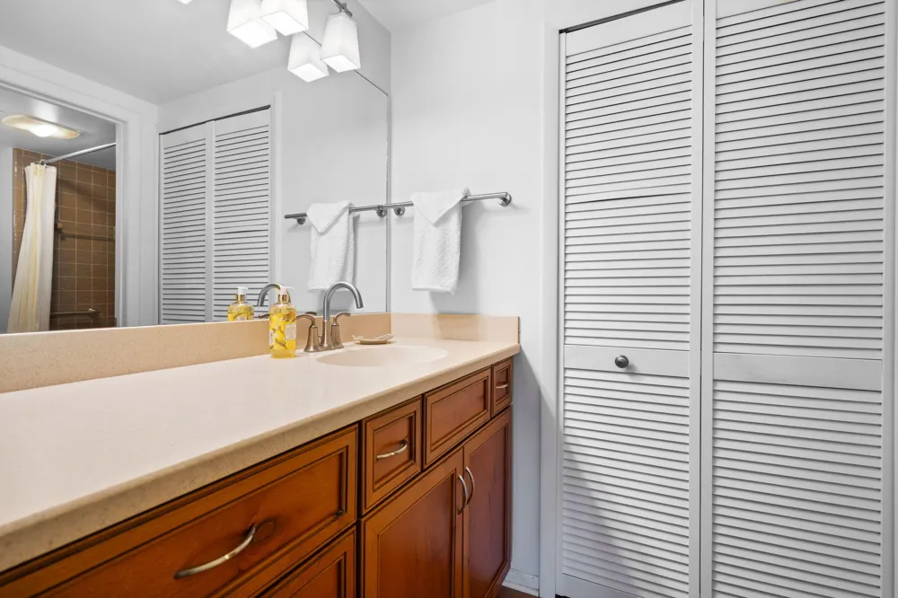 2115 Nature Cove Court #210 Ann Arbor, MI 48104