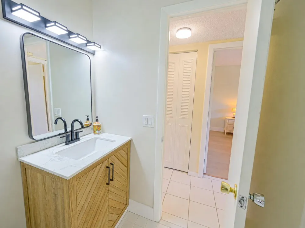 632 SNUG HARBOR DRIVE #D18 Boynton Beach, FL 33435