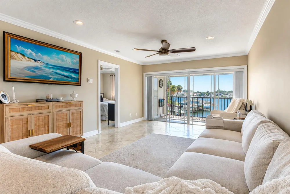 326 Northlake Drive #201 North Palm Beach, FL 33408