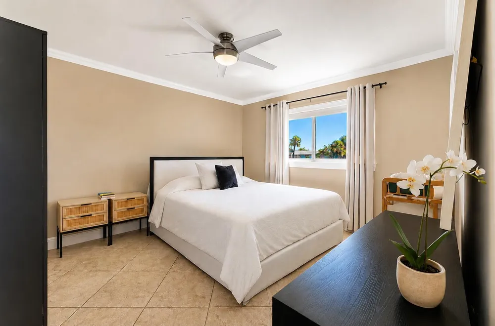 326 Northlake Drive #201 North Palm Beach, FL 33408