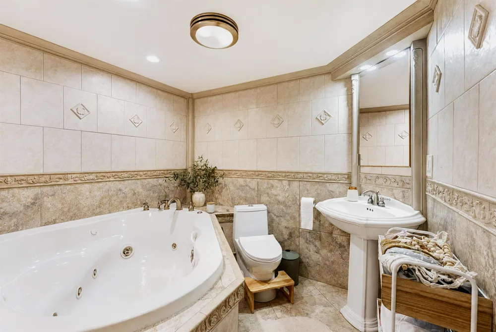 326 Northlake Drive #201 North Palm Beach, FL 33408