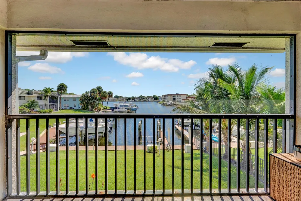 326 Northlake Drive #201 North Palm Beach, FL 33408