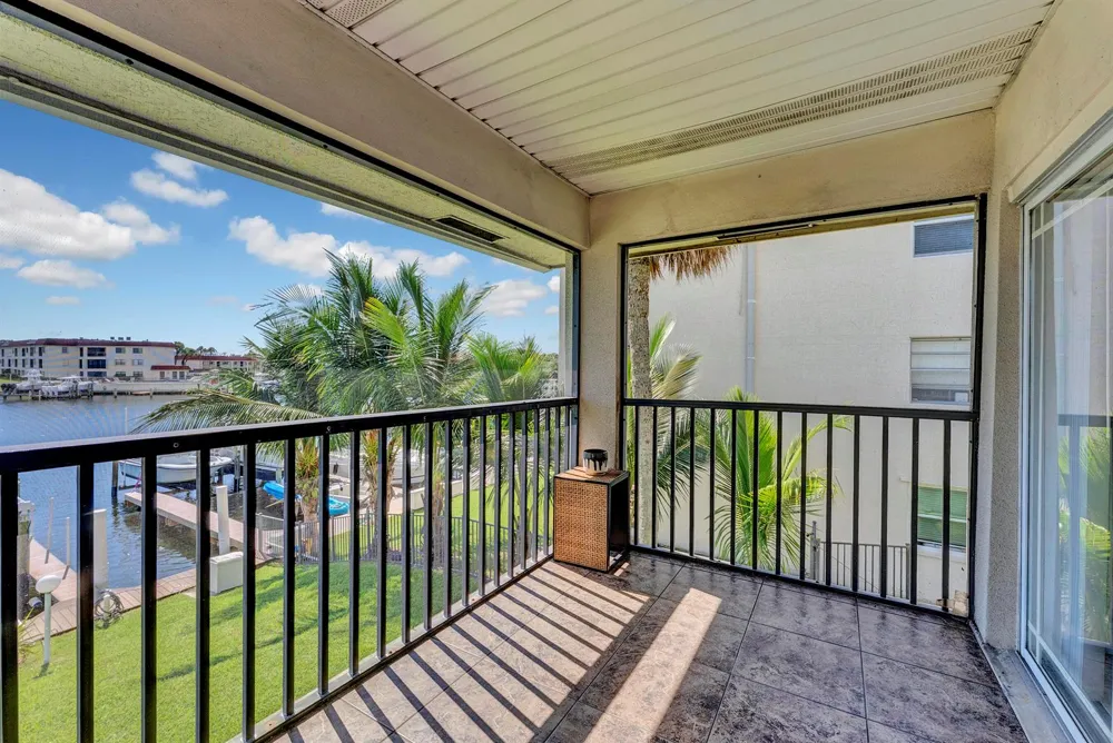 326 Northlake Drive #201 North Palm Beach, FL 33408