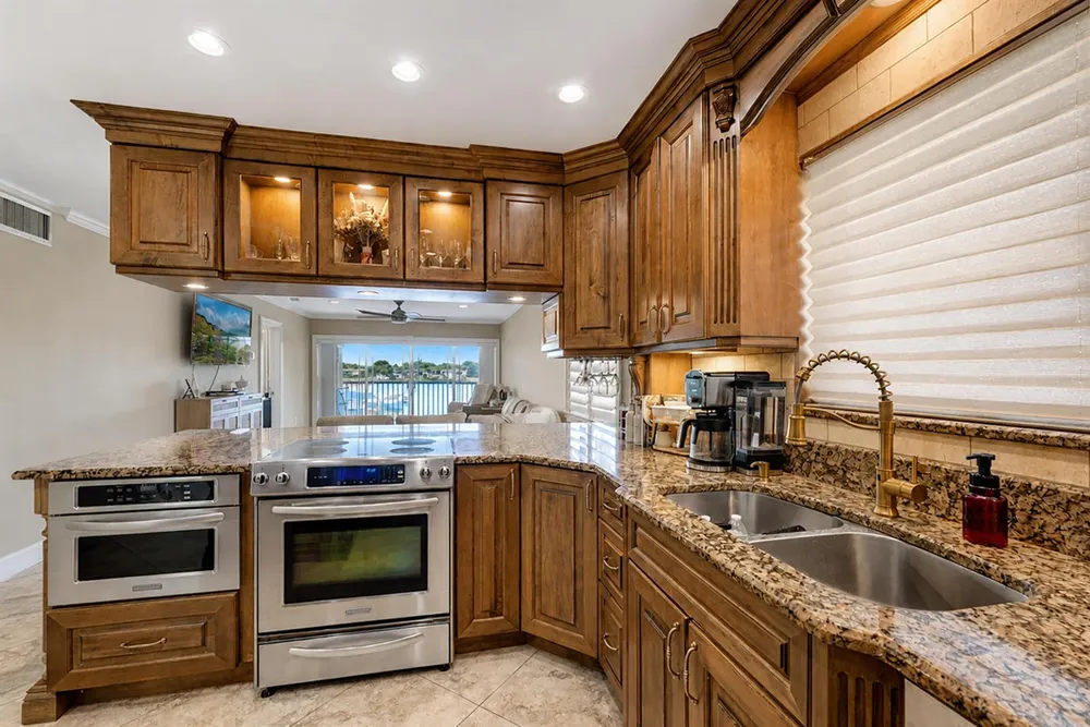 326 Northlake Drive #201 North Palm Beach, FL 33408