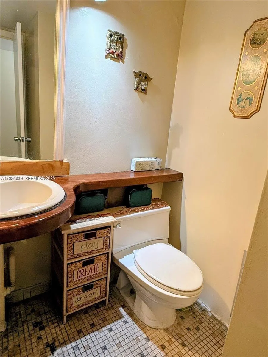 100 Ocean Lane Dr #303 Key Biscayne, FL 33149