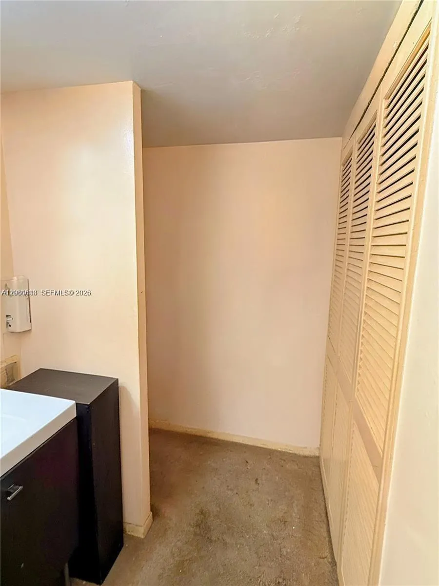 100 Ocean Lane Dr #303 Key Biscayne, FL 33149