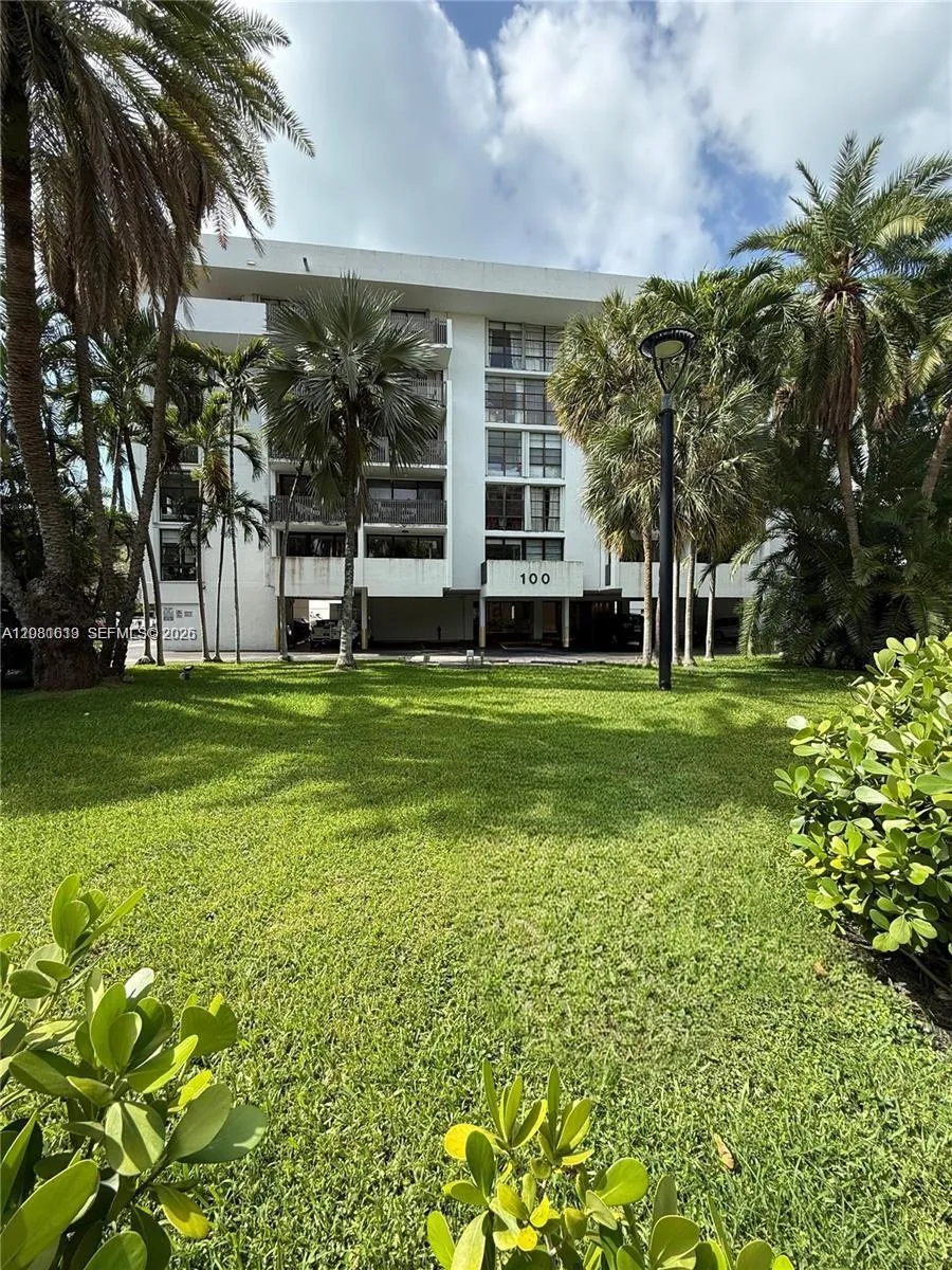 100 Ocean Lane Dr #303 Key Biscayne, FL 33149